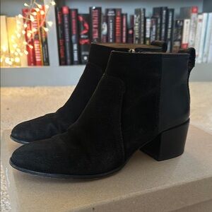 Madewell Black Ankle Boots with Chunky Heel and Slip-On Design